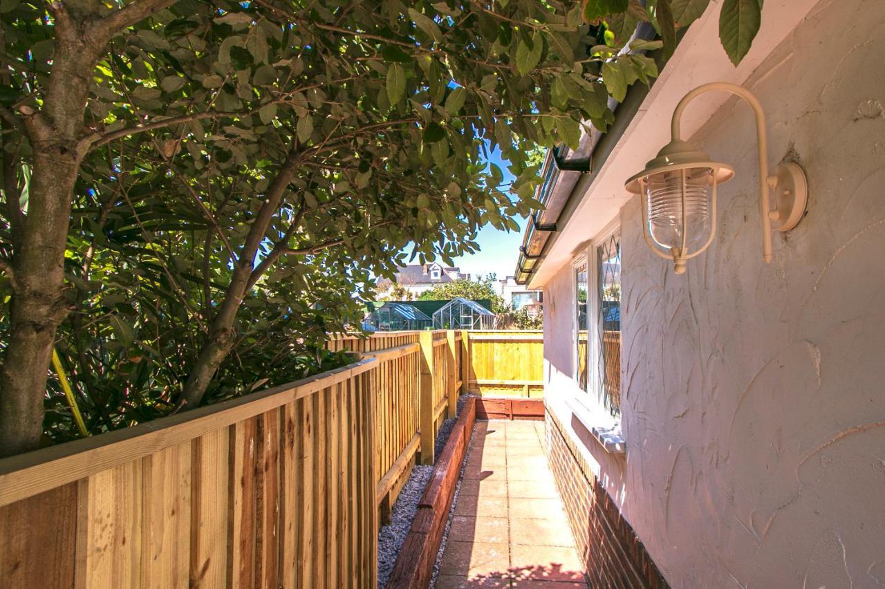 The Annex - Unparalleled Beach Front Luxury Accommodation - Private South West Facing Patio Area - Pet Friendly - Sky - Netflix - Super Fast Wi-Fi - Stones Throw To The Beach Bournemouth Exteriér fotografie